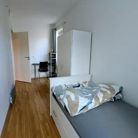 The Arctic Edge - Modern Seaside With Host In