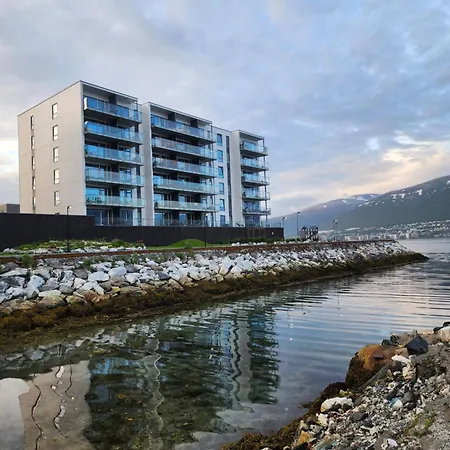 The Arctic Edge - Modern Seaside With Host In ホームステイ *